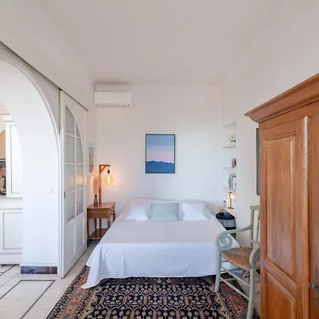 Apartment Wonderful 3 Bedroom Overlooking The Old Port Cannes