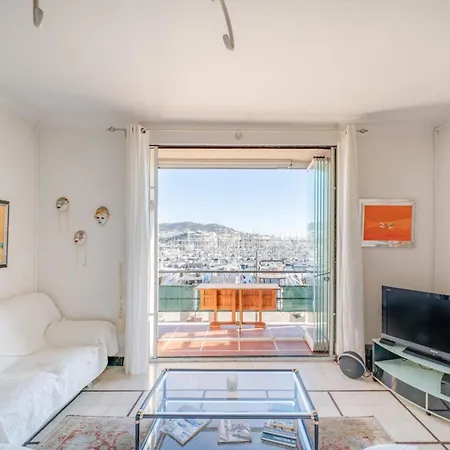 Wonderful 3 Bedroom Overlooking The Old Port Apartment