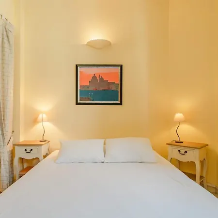 Apartment Wonderful 3 Bedroom Overlooking The Old Port *